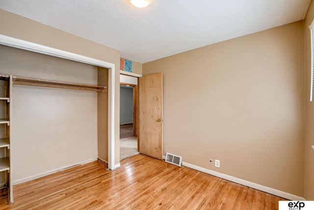 6417 N 68th Street, Omaha, NE 68104