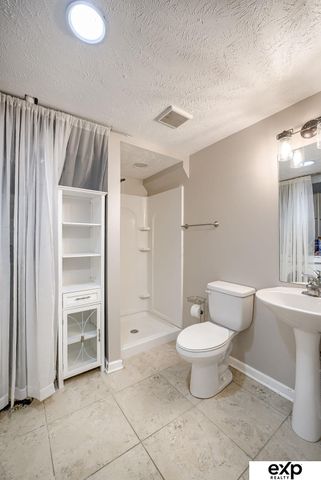 6417 N 68th Street, Omaha, NE 68104