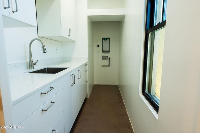 914 E SHERIDAN Street, Phoenix, AZ 85006