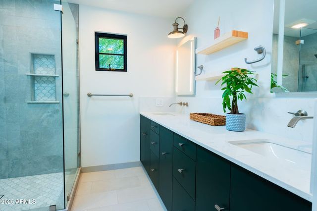 914 E SHERIDAN Street, Phoenix, AZ 85006