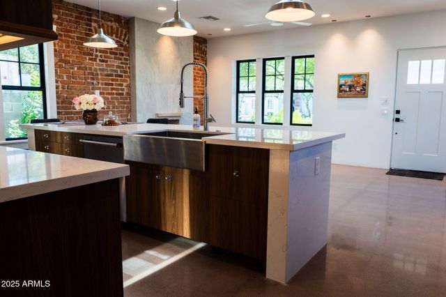 914 E SHERIDAN Street, Phoenix, AZ 85006