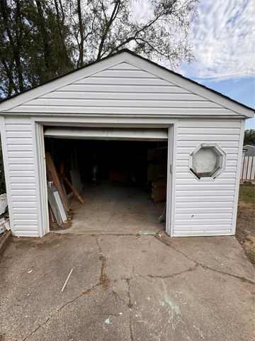 282 16th St, West Babylon, NY 11704