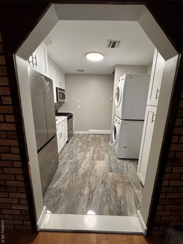 282 16th St, West Babylon, NY 11704