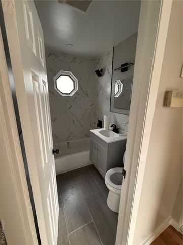 282 16th St, West Babylon, NY 11704