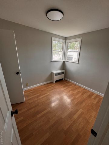 282 16th St, West Babylon, NY 11704