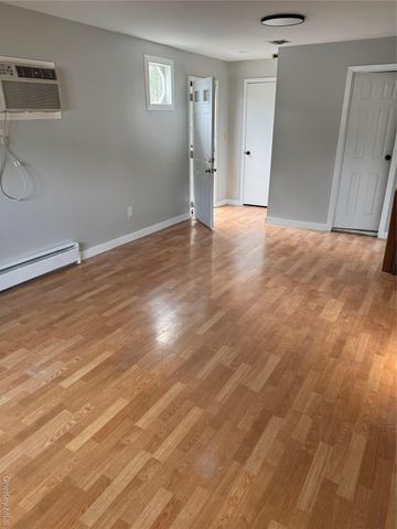 282 16th St, West Babylon, NY 11704