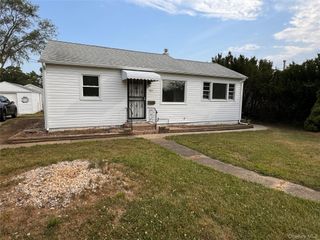 282 16th St, West Babylon, NY 11704