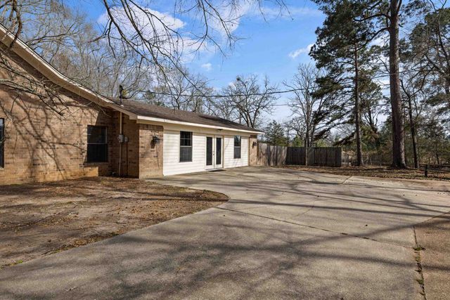 111 Lindsey Brook Lane, Longview, TX 75601