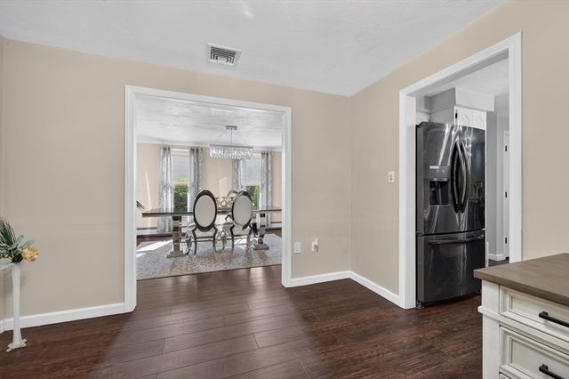 8 Marks Way, Sutton, MA 01590