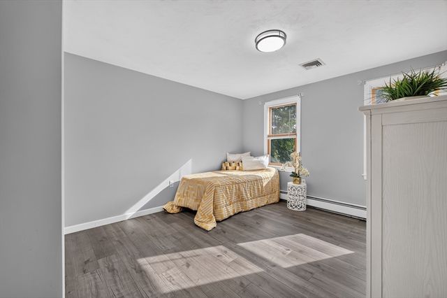 8 Marks Way, Sutton, MA 01590