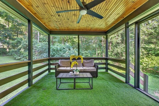8 Marks Way, Sutton, MA 01590