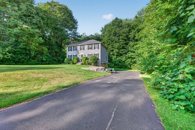 8 Marks Way, Sutton, MA 01590