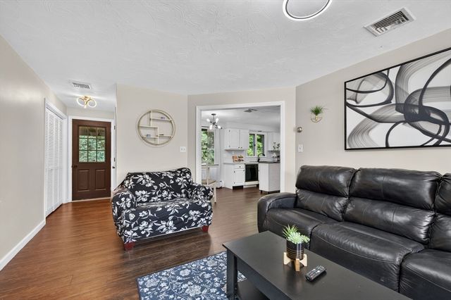 8 Marks Way, Sutton, MA 01590