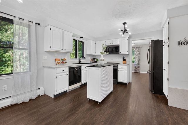 8 Marks Way, Sutton, MA 01590