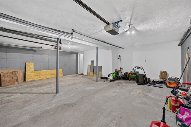 8 Marks Way, Sutton, MA 01590