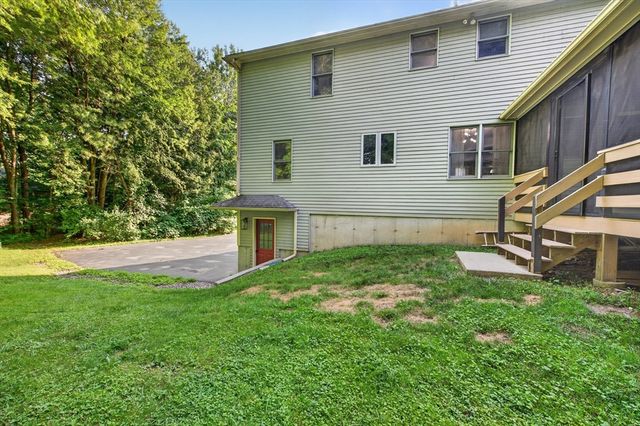8 Marks Way, Sutton, MA 01590