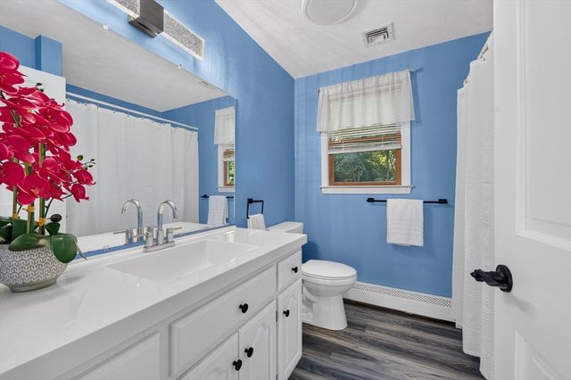 8 Marks Way, Sutton, MA 01590