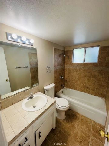 678 Monterey Place, Hemet, CA 92543