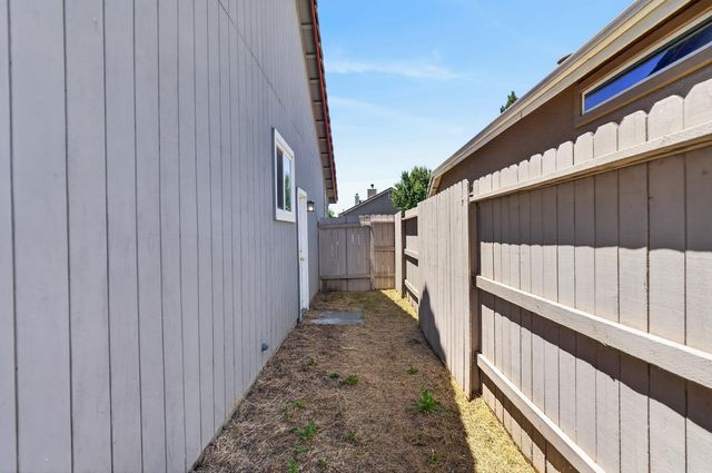 8505 Ardennes Way, Elk Grove, CA 95758
