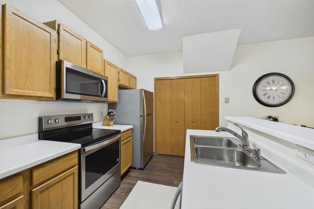8434 Kimball Drive, Eden Prairie, MN 55347