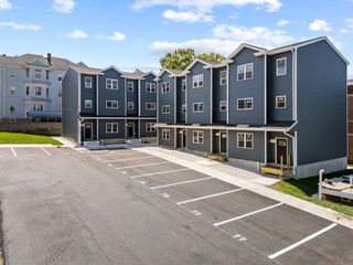 79 Hunter NA, Fall River, MA 02721