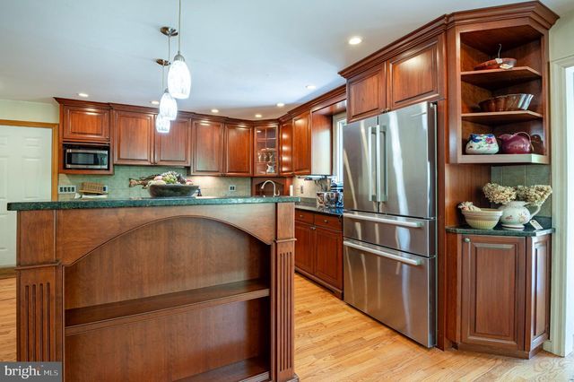 12 UPPER CREEK RD., Stockton, NJ 08559