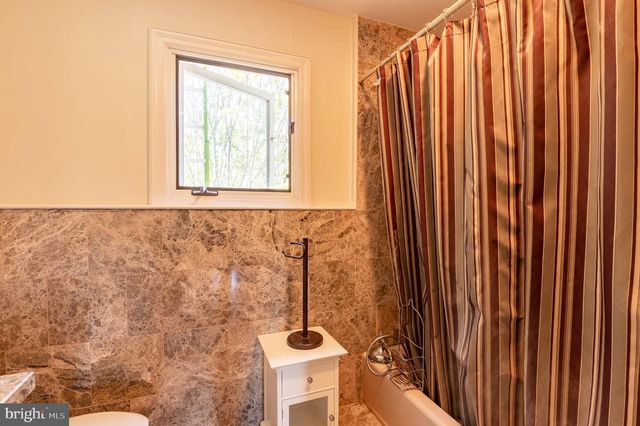 12 UPPER CREEK RD., Stockton, NJ 08559
