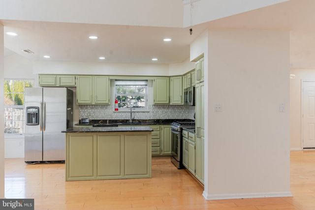 21 STOKES RD, Mount Laurel, NJ 08054