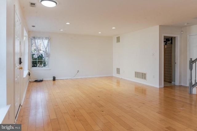 21 STOKES RD, Mount Laurel, NJ 08054