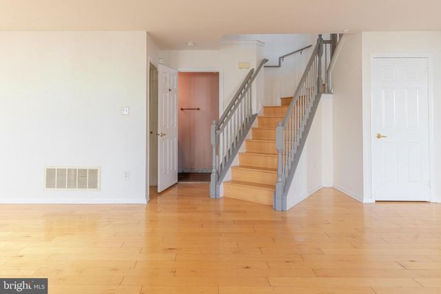 21 STOKES RD, Mount Laurel, NJ 08054