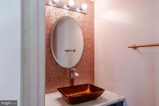 21 STOKES RD, Mount Laurel, NJ 08054