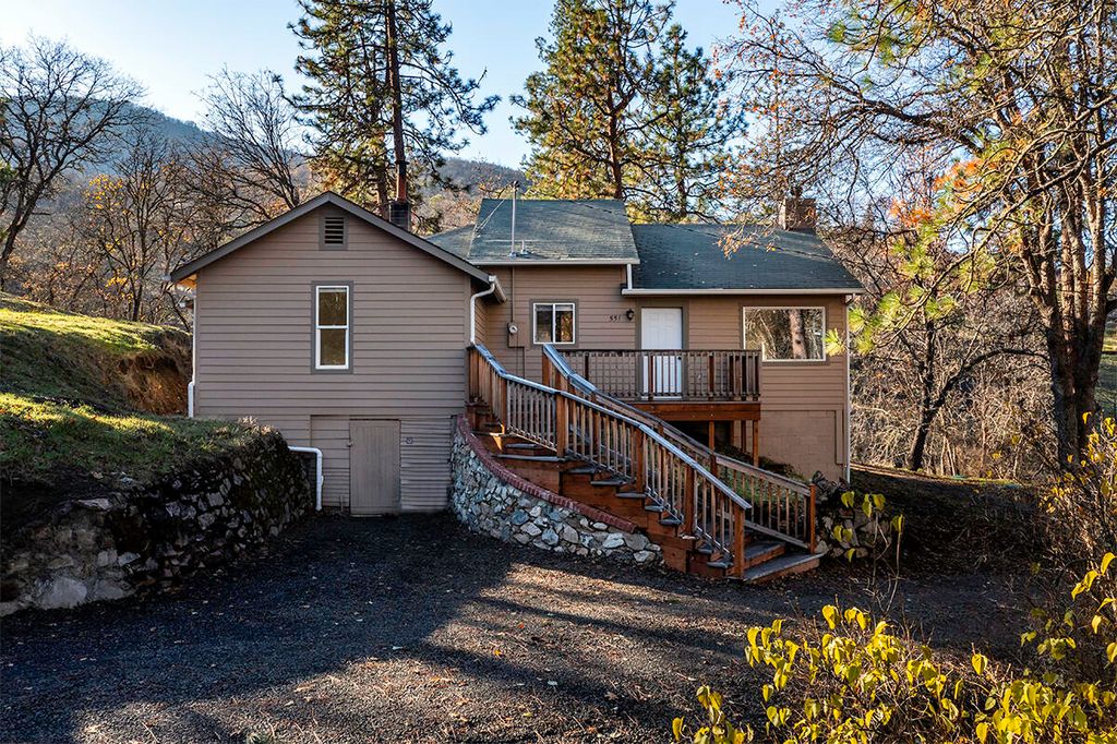 551 Grandview Drive, Ashland, OR 97520