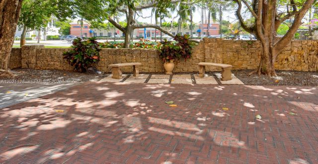 1 Alhambra Cir 601, Coral Gables, FL 33134