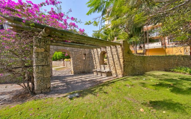 1 Alhambra Cir 601, Coral Gables, FL 33134