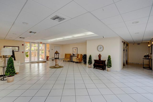 1 Alhambra Cir 601, Coral Gables, FL 33134