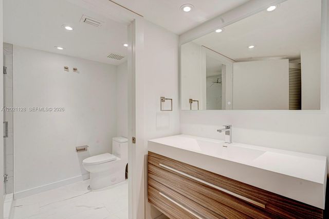 1 Alhambra Cir 601, Coral Gables, FL 33134