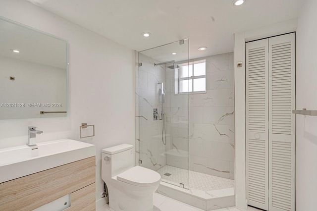 1 Alhambra Cir 601, Coral Gables, FL 33134