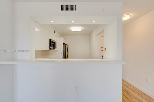 1 Alhambra Cir 601, Coral Gables, FL 33134