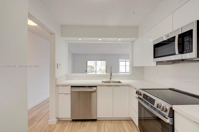1 Alhambra Cir 601, Coral Gables, FL 33134