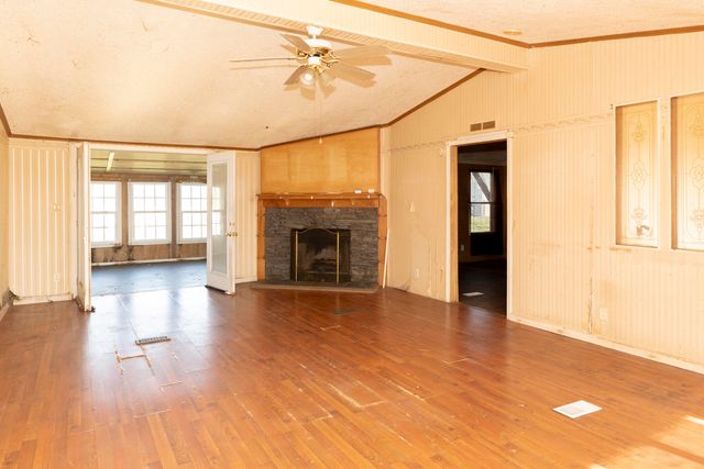 1015 Old Fall Creek Road, Monticello, KY 42633