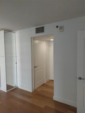 1200 N Brickell Bay Dr 1918, Miami, FL 33131