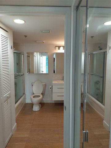 1200 N Brickell Bay Dr 1918, Miami, FL 33131