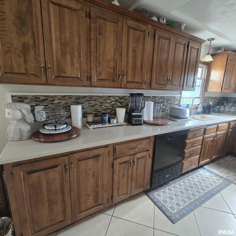 3013 W WESTPORT Road, Peoria, IL 61615