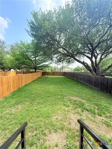 607 E Martindale Road B, Seguin, TX 78155