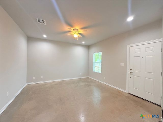 607 E Martindale Road B, Seguin, TX 78155