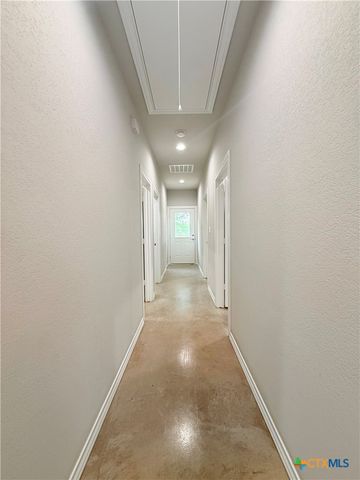 607 E Martindale Road B, Seguin, TX 78155