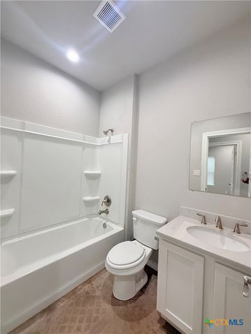607 E Martindale Road B, Seguin, TX 78155
