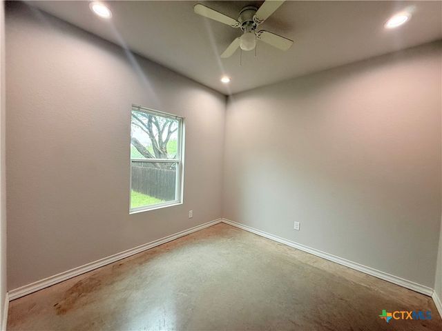607 E Martindale Road B, Seguin, TX 78155