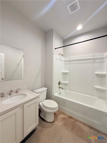 607 E Martindale Road B, Seguin, TX 78155