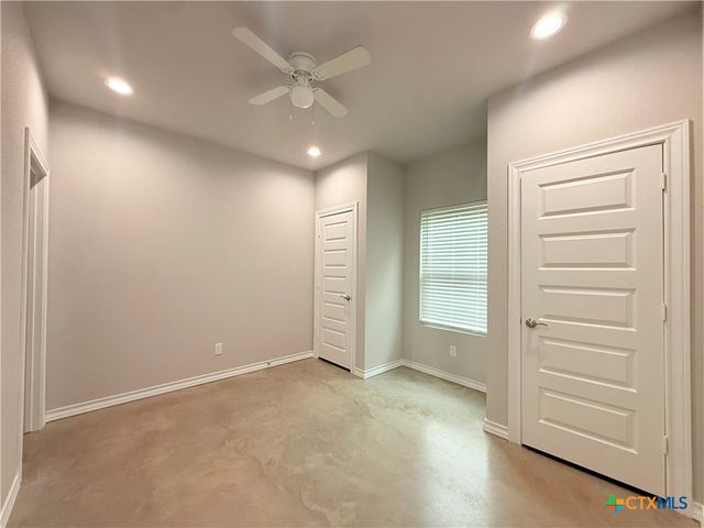 607 E Martindale Road B, Seguin, TX 78155